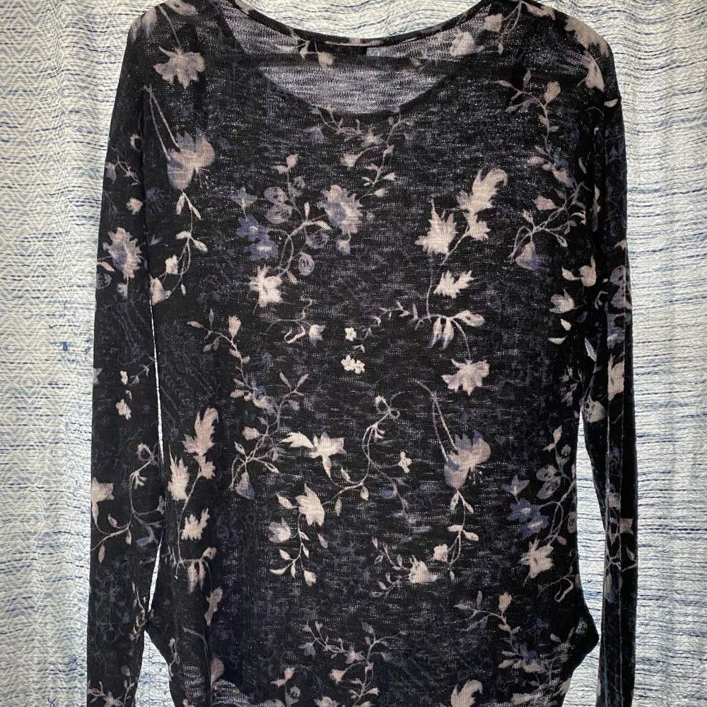 Beautiful Lightweight Max Jeans Sweater - Size L